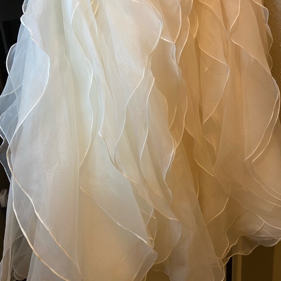 Wedding Dress Atelier Diagonal US size 8 (fits like 4) Ivory - Picture 3 of 8